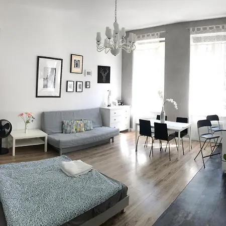 Daire Cozy&spacious Studio Oldtown Quiet In The Center